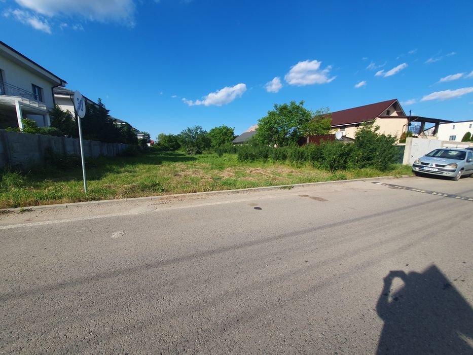 Teren intravilan 2019 mp Dragomiresti Deal // Utilități la poarta