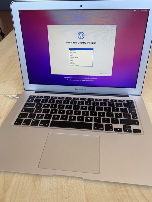 Apple  Macbook Air 13’, i5, 8 Gb RAM, 128 Gb SSD 2017