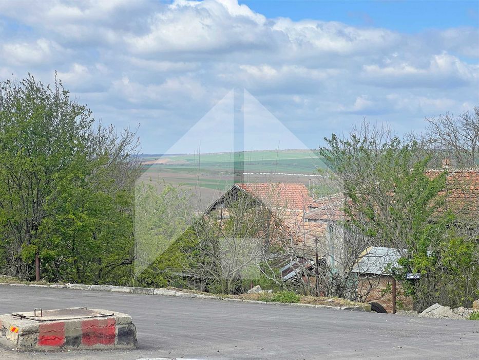 Продава търговски (промишлен) обект - магазин в с. Сечище (обл. Шумен)