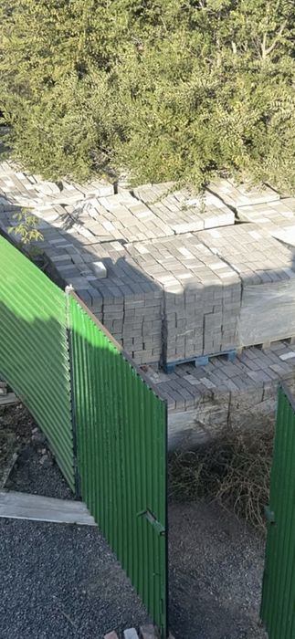Брусчатка 46 поддонов.
