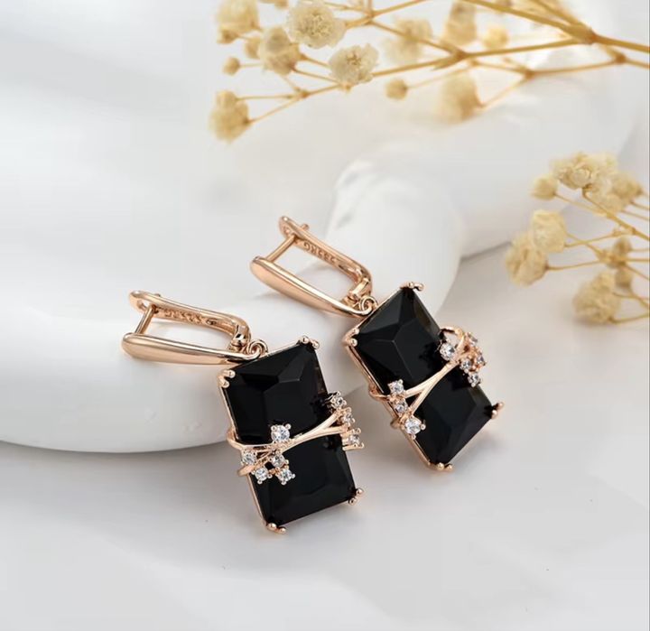 Cercei Luxury Black Drop – Placați Aur 18k – Cadoul Perfect pentru EA