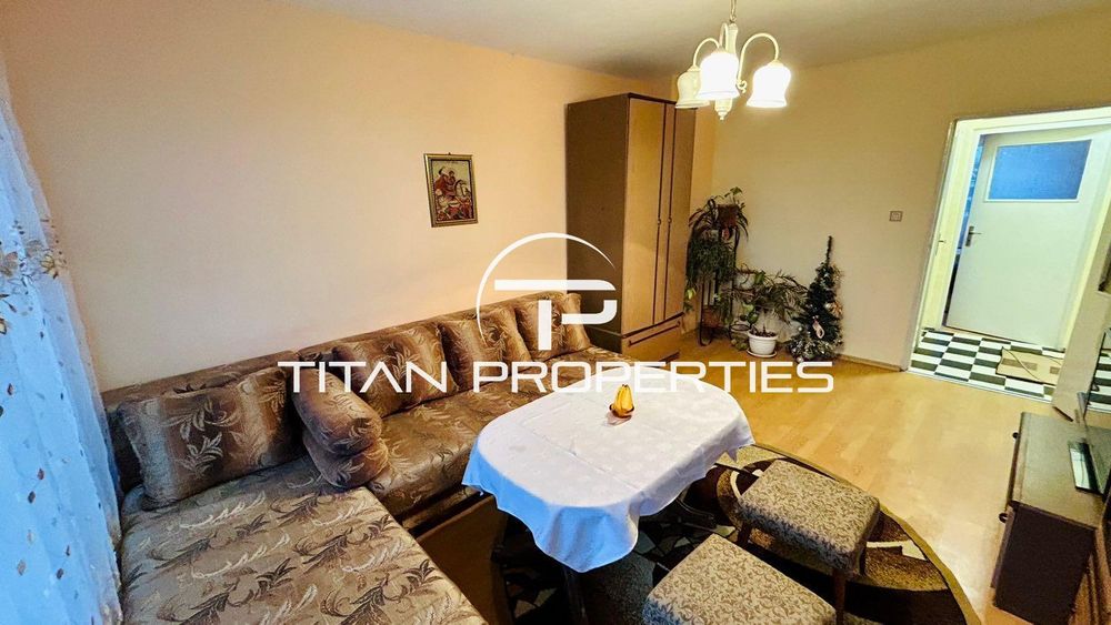 Дава се под наем Тристаен апартамент в Бургас, Изгрев - 65 кв.м за 378.93 € - Снимка #1
