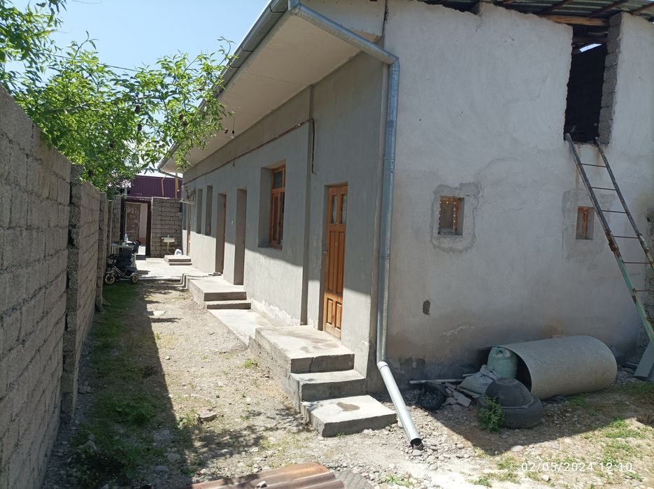 2 honali uy ijara uchun Bektemirda