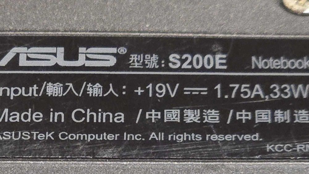 Laptop Asus S200 E - I3 3271U - display 11,6 ultra subtire-de vacante