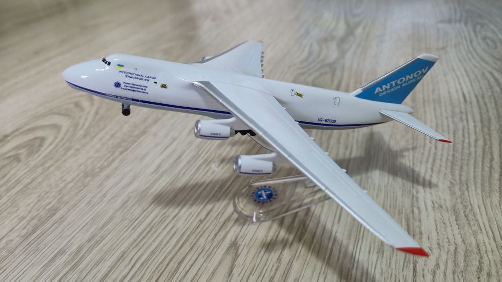 Модель самолеьа АН-124 Руслан