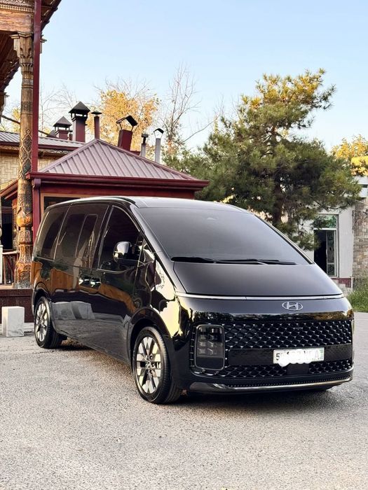 Avtomobil Hyundai staria