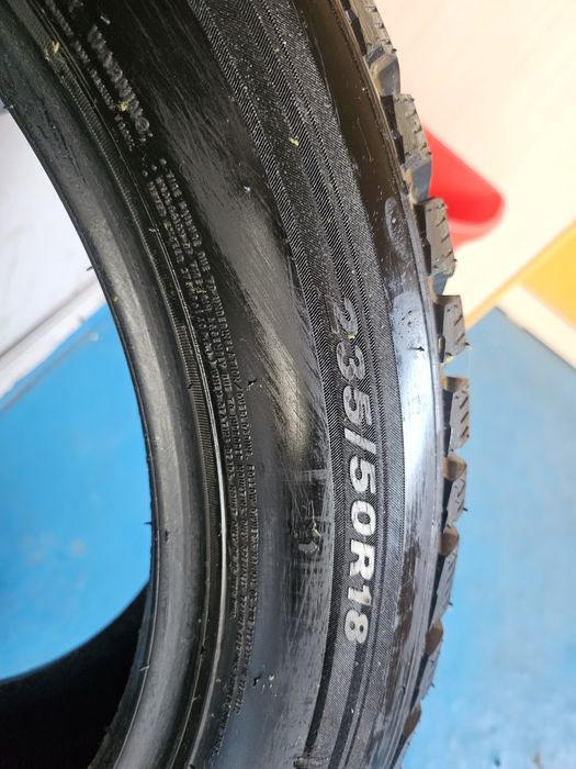 Продам зимние шины  235 50 R18