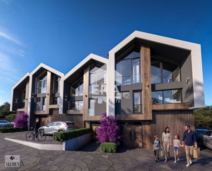 Продава се  триетажна къща  с площ 125 кв.м в м-ст Ален Мак, гр. Варна