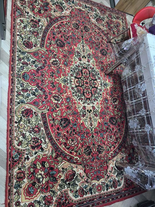 Продам ковры напольные