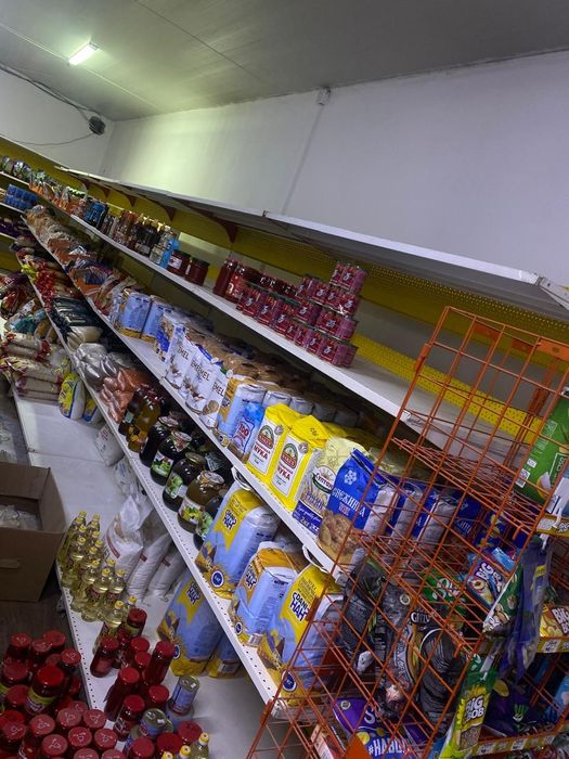 Металлические полки для магазина