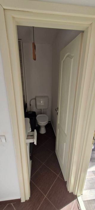Închiriez apartament 3 camere, 2 băi, 2 balcoane, Focșani.