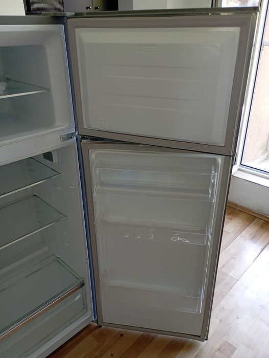 Хладилник Electrolux с фризер – 144x55x55 см – отлично състояние
