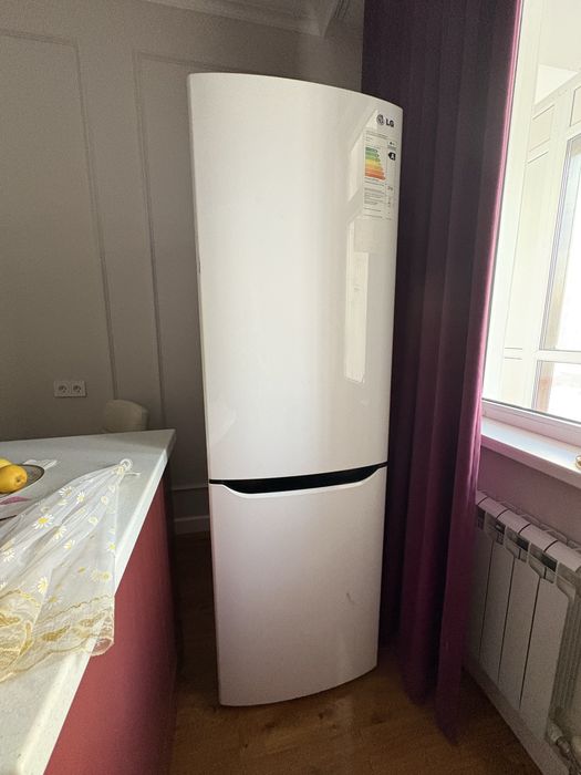 Холодильник lg  хорошо работает