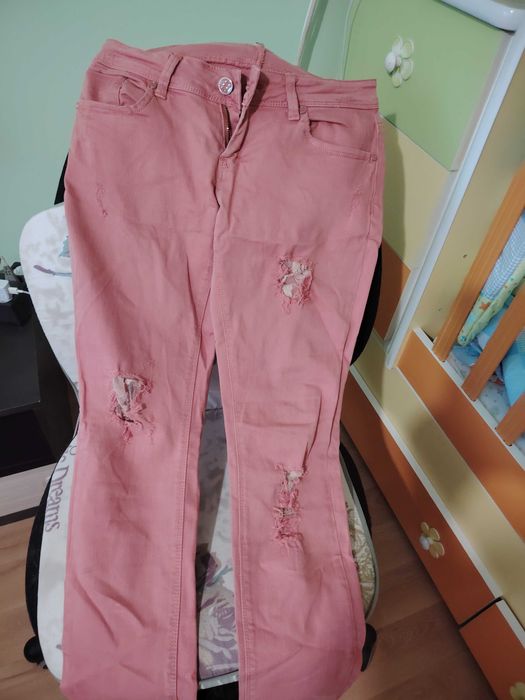 Продавам дънки, панталони