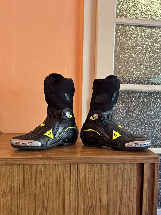 Vând cizme moto Dainese Axial D1