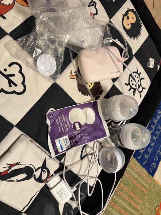 Pompa de san Philips Avent model din seria SCF395 (Natural Motion)