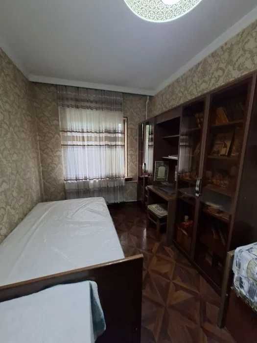 Продаю квартиру.Юнусабад 12 М Туркистан Уч бакалок 4\2\5 вещевой базар
