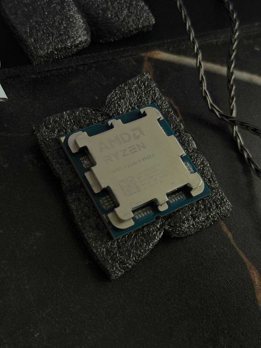 Продаю AMD Ryzen 9 9950X