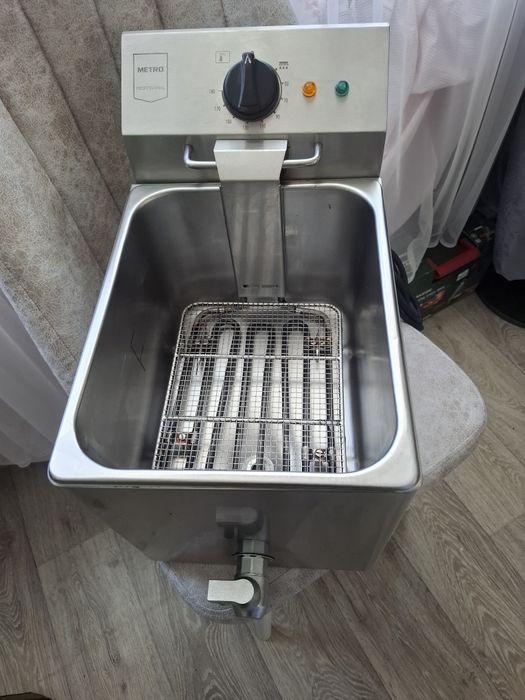 Fripteoza profesionala Metro model GDF3 rezistenta defecta008 3250 Wat