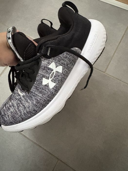 Adidasi Under Armour 37 copii