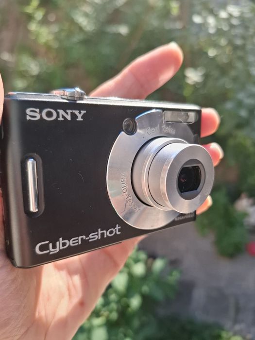 Компактен дигитален фотоапарат SONY Cybershot W40