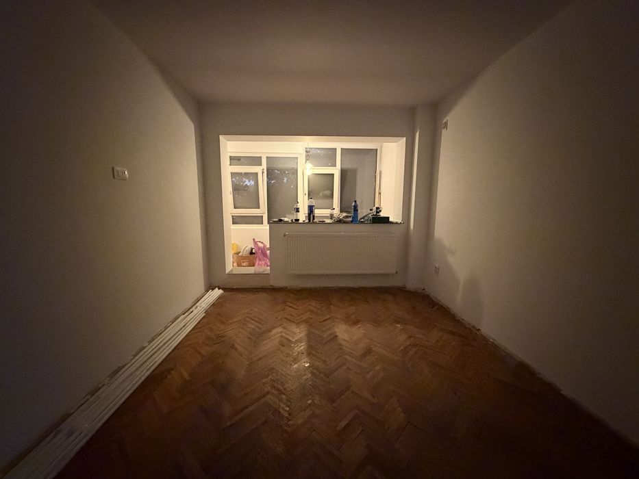 Inchiriez apartament