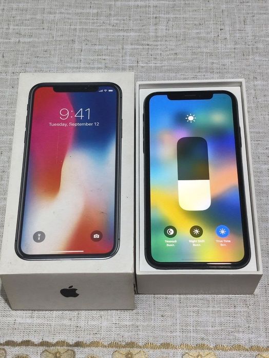 Iphone X sotiladi Rangi qora.
