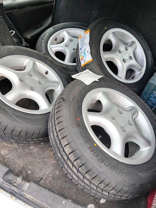 Продавам алуминиеви джанти с нови гуми