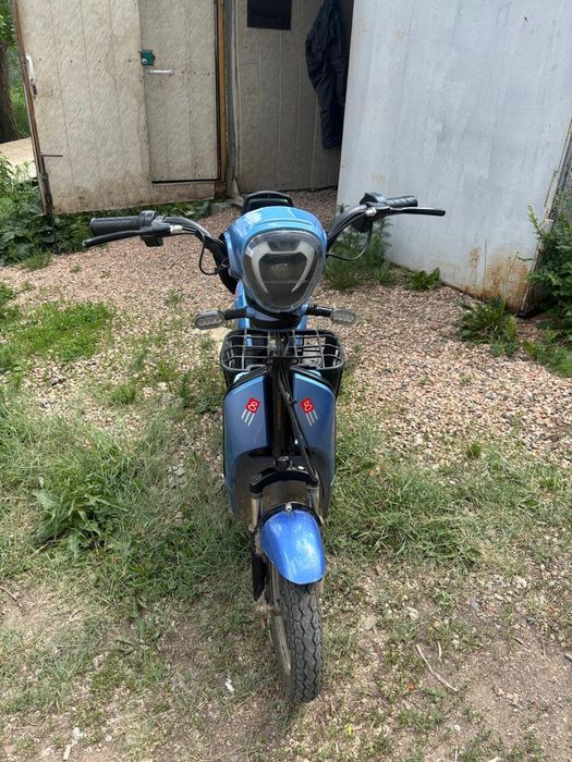 Продам электроскутер в хорошем и рабочем состоянии.