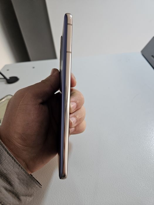 Продаётся телефон самсунг 21+