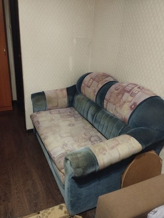 Диван б .у . Продам