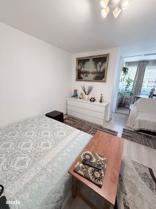 Garsonieră cu balcon, lift și mobilier în Costin Georgian