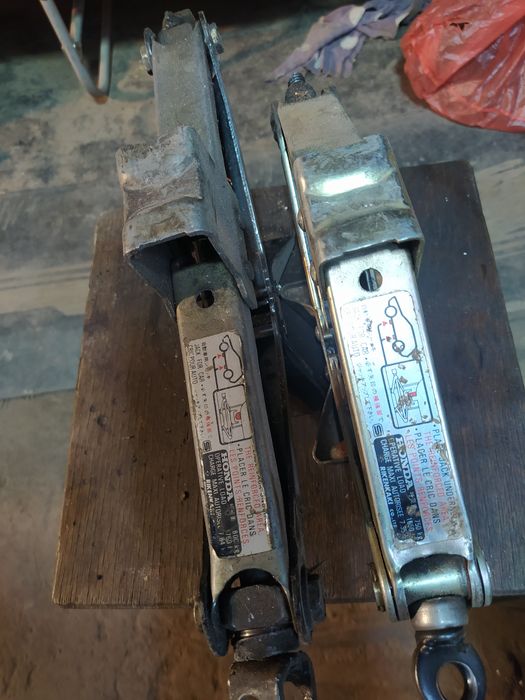 Продам домкраты.