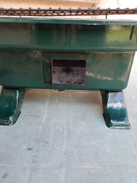 Барбекю на дървени въглища