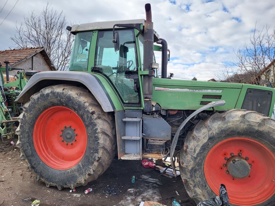 Dezmembrez  tractor Fendt 824