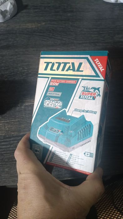 Продам Шуруповерт TOTAL