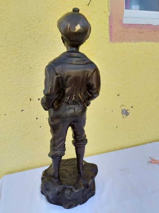 Statuie de colectie baiat din beonz