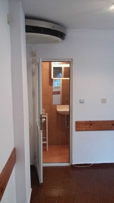 Дава се под наем Офис в Бургас, Център - 25 кв.м за 175 € - Снимка #3