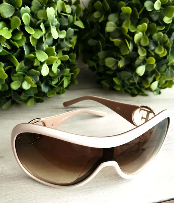 Оригинални слънчеви очила на Ferre