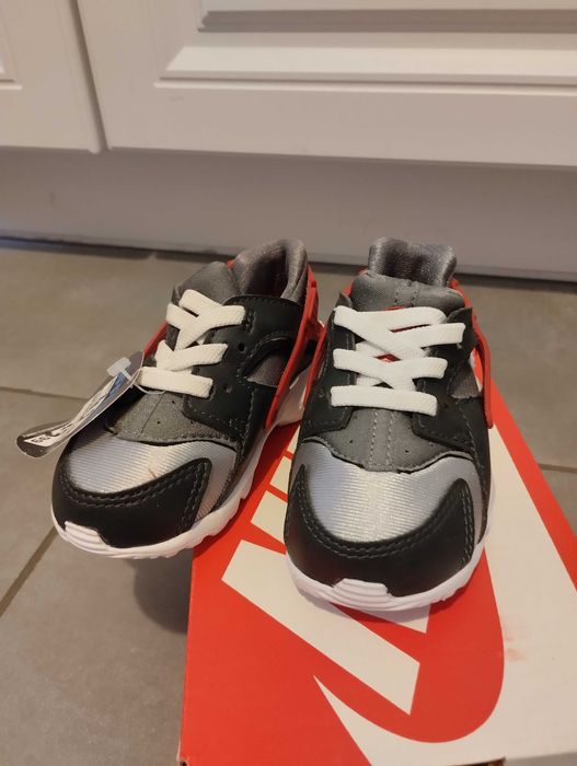 Nike Air Huarache  номер 21, нови с кутия .Цена 49 лв