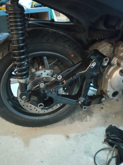 Сервиз за скутери и мотори Vespa,Kymco,Piaggio,Yamaha,Kawasaki,Ducati.