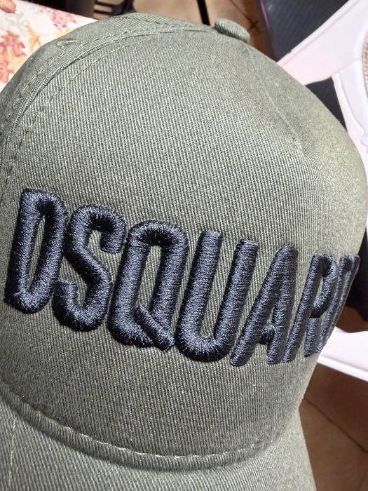 Шапка с козирка dsquared2