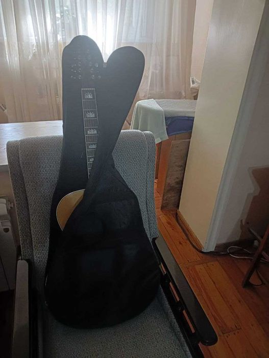 Продам 12 струнную аккустическую гитару