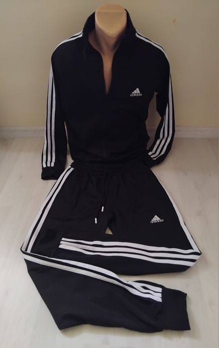 Set trening Adidas pentru cuplu.