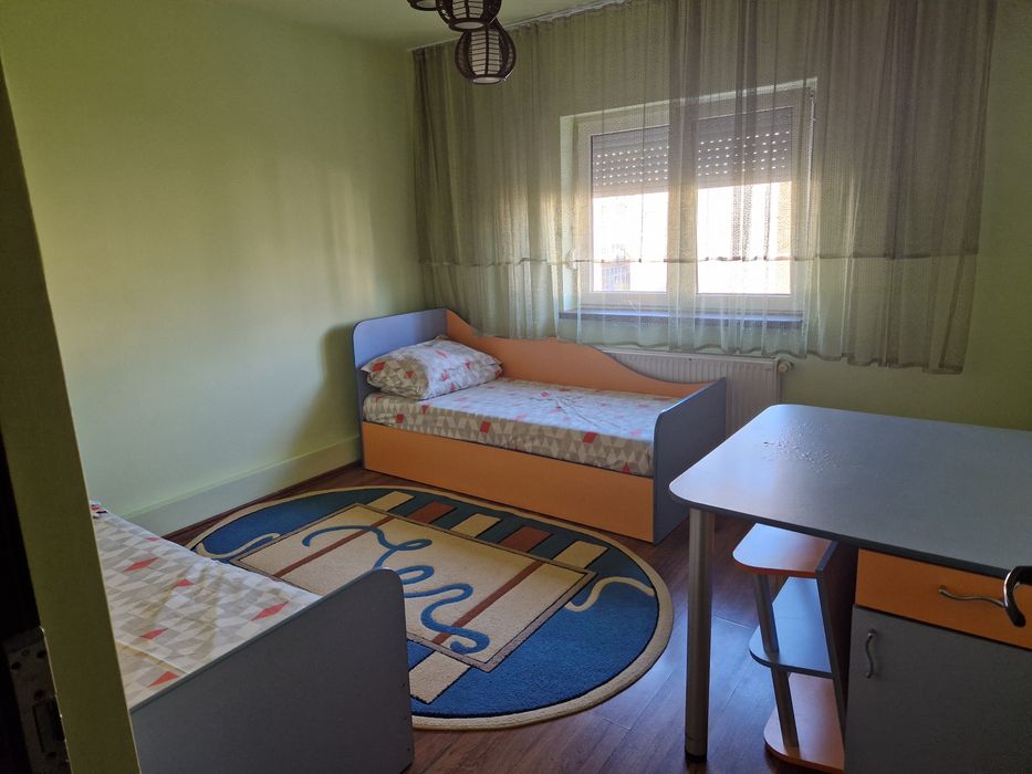 Inchiriez apartament 3 camere