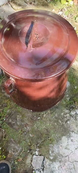 Ghitcan model vechi ca nou cu capac .