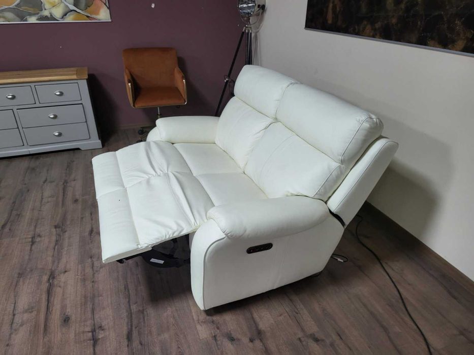 Бял кожен диван двойка La-z-boy с електрически релакс механизъм
