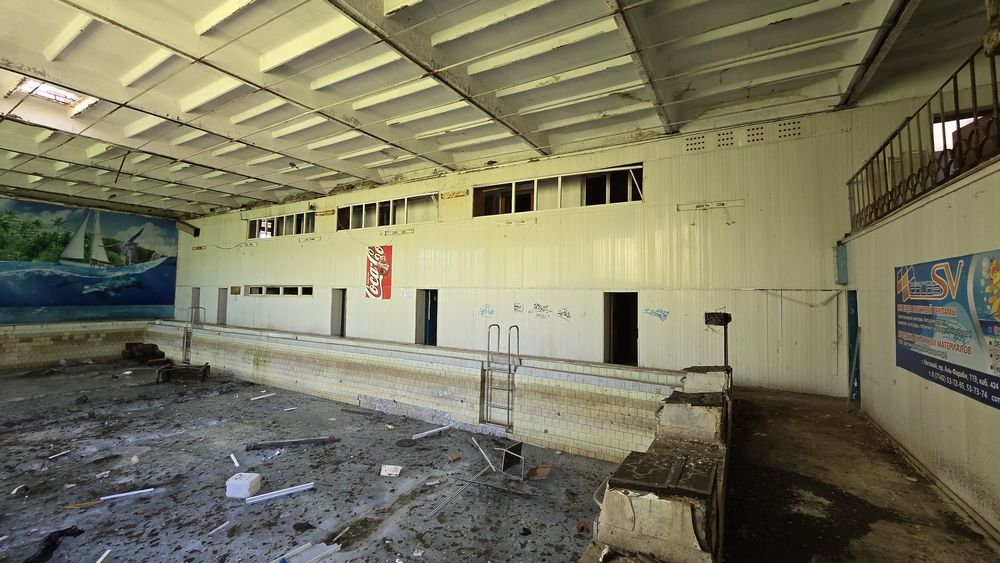 Здание с территорией