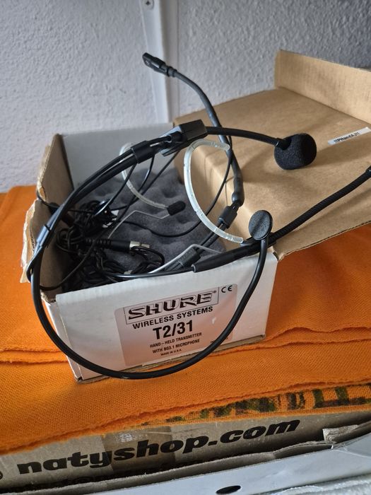 Microfone Shure si Akg de pus pe cap