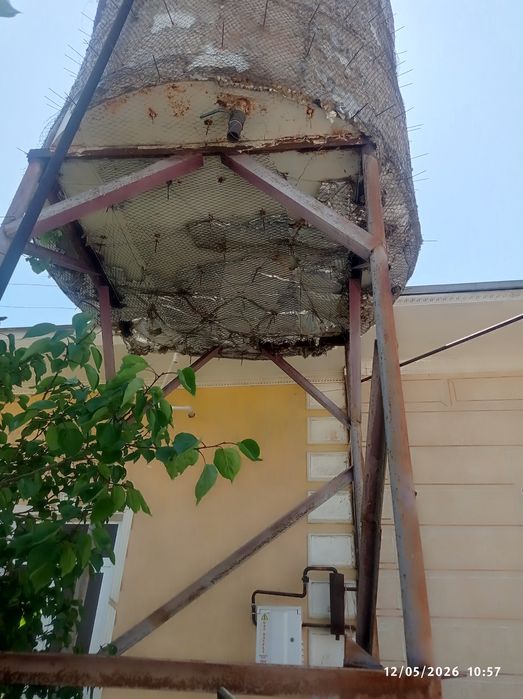 Suv bashni 10 toʻnali ichida suvi bilan turipti ichimlik suvi
